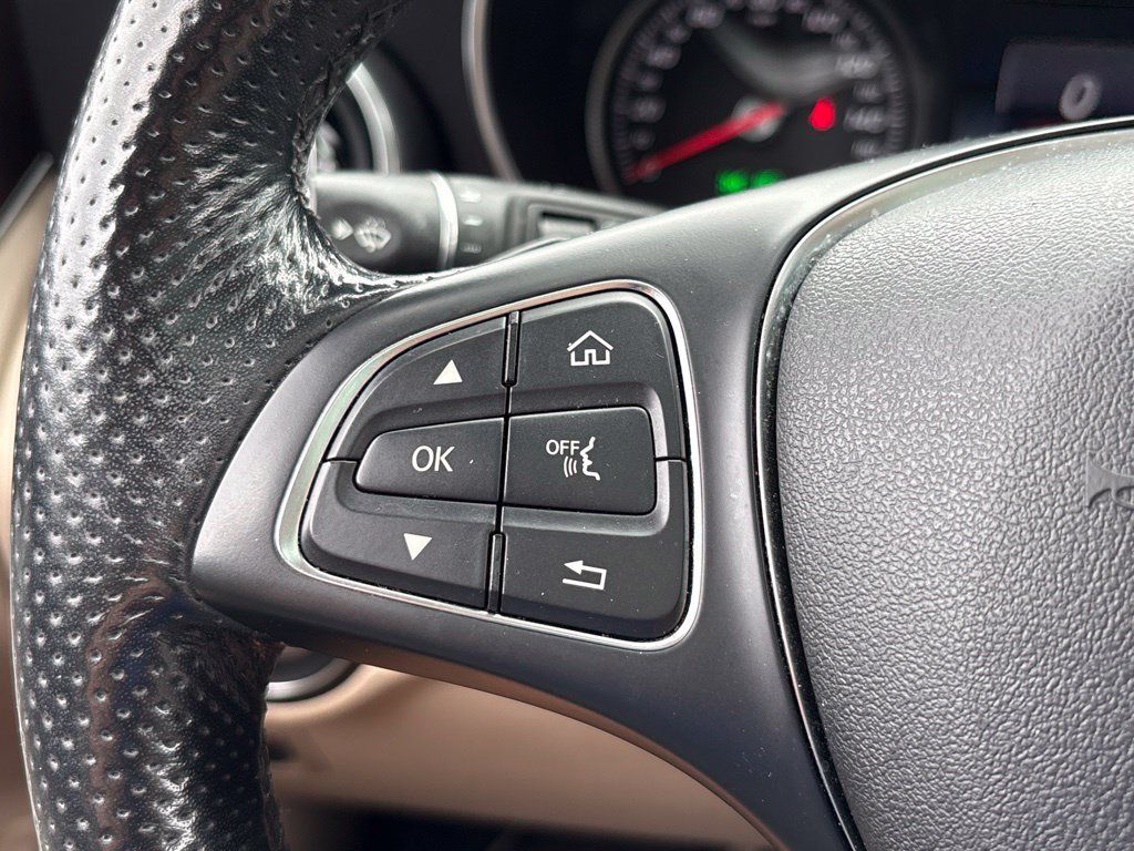 Used 2019 Mercedes-Benz GLC 300 4MATIC image 18