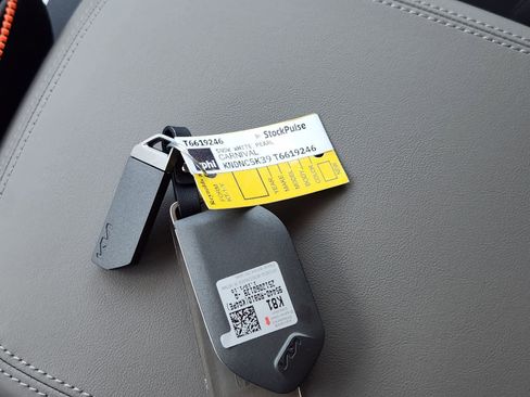 New 2026 Kia Carnival EX image 28