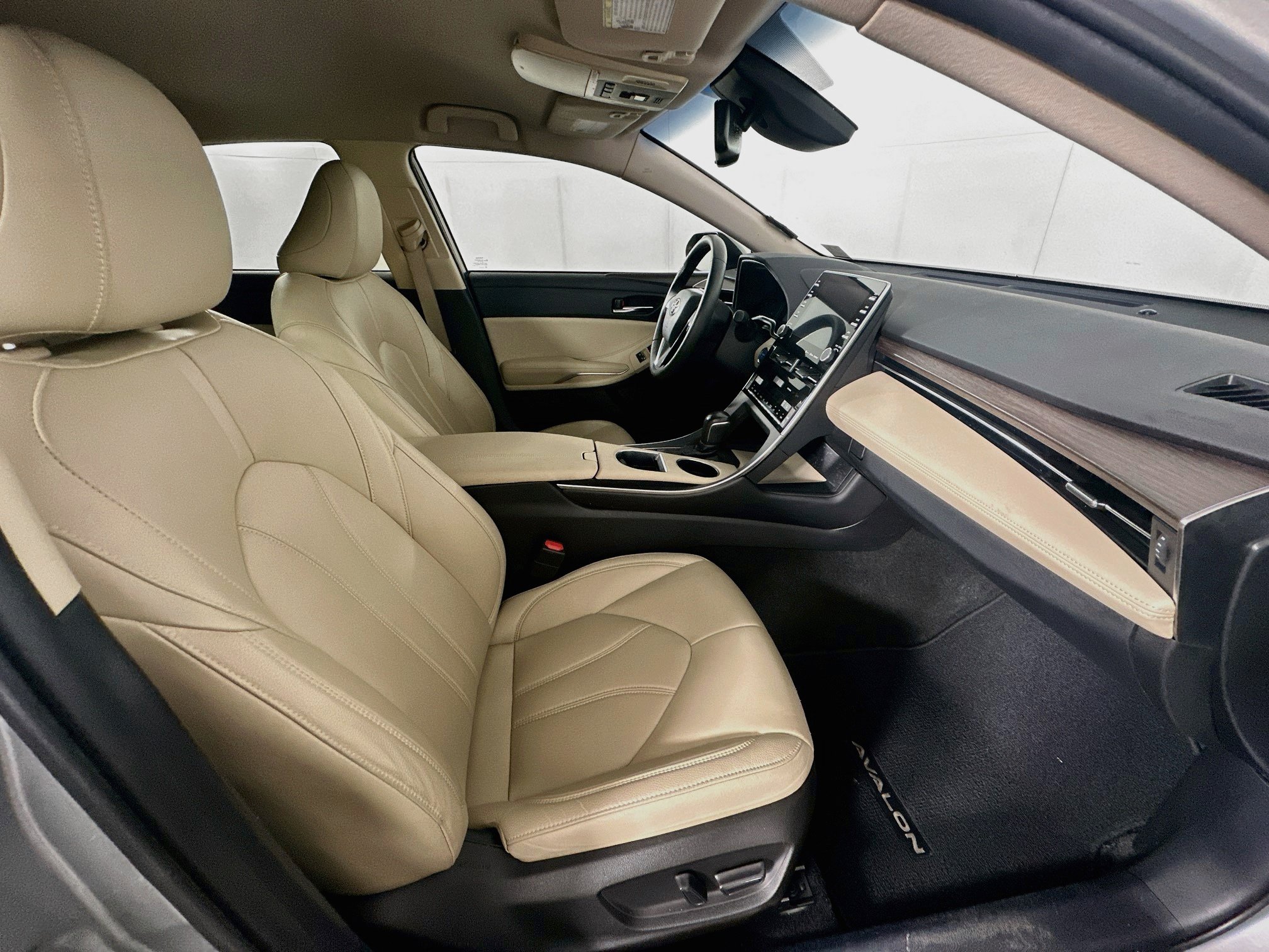 Used 2021 Toyota Avalon XLE FWD image 29