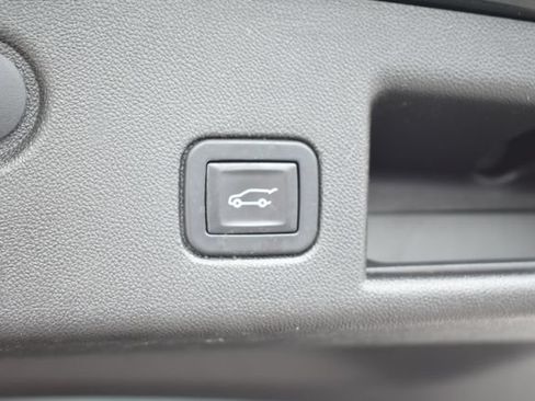 Used 2018 Chevrolet Equinox LT FWD image 6