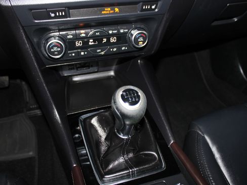 Used 2018 MAZDA MAZDA3 Touring image 11