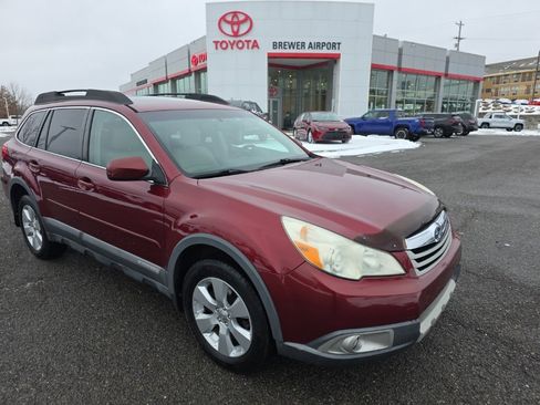 Used 2011 Subaru Outback 2.5i Limited image 2