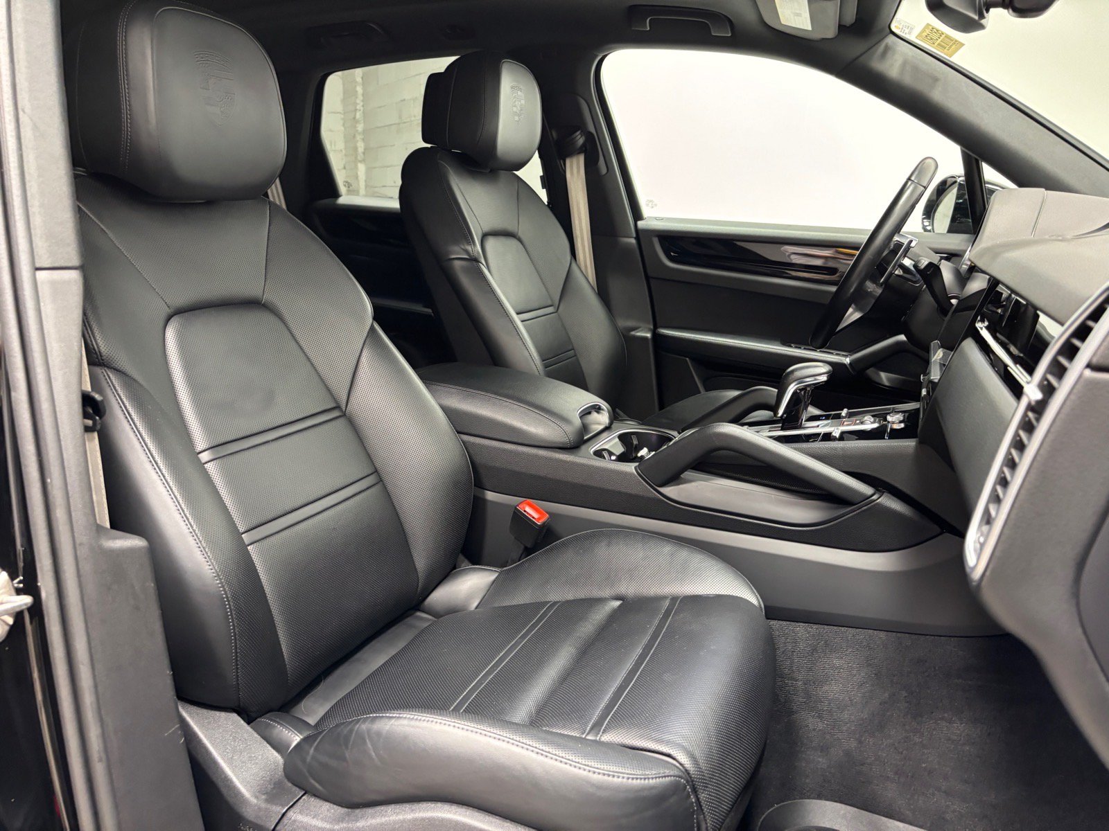 Used 2023 Porsche Cayenne Platinum Edition AWD/4WD image 28