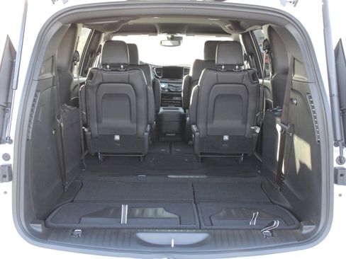 New 2026 Chrysler Pacifica Select image 23