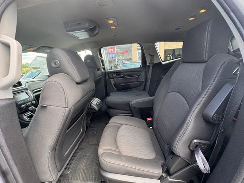 Used 2015 Chevrolet Traverse LT w/ Style and Technology Package FWD image 18