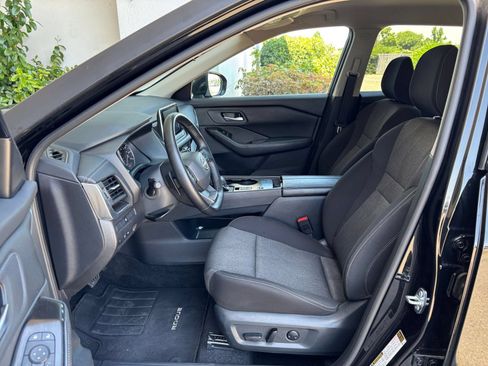 Used 2025 Nissan Rogue SV FWD image 24
