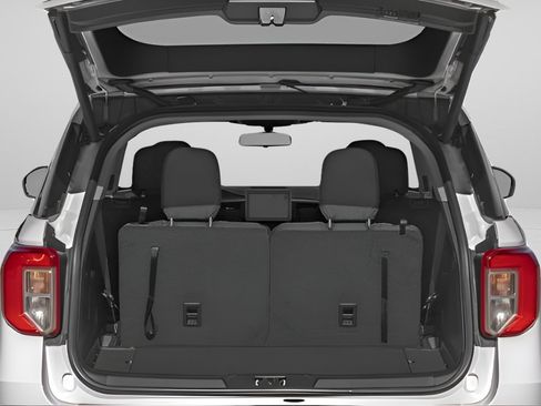 Used 2023 Ford Explorer XLT image 32