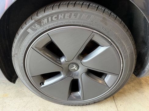 Used 2022 Tesla Model 3 Long Range AWD/4WD image 30