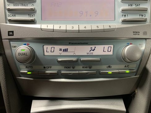 Used 2009 Toyota Camry XLE FWD image 22