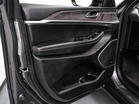 Used 2022 Jeep Grand Cherokee Limited image 42