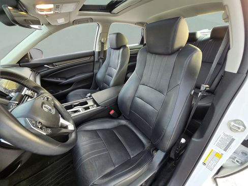 Used 2018 Honda Accord Touring image 12