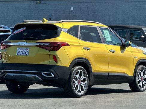 Certified 2022 Kia Seltos SX w/ Sunroof Package AWD/4WD image 5