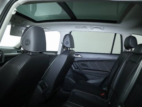 Certified 2024 Volkswagen Tiguan SE AWD/4WD image 15