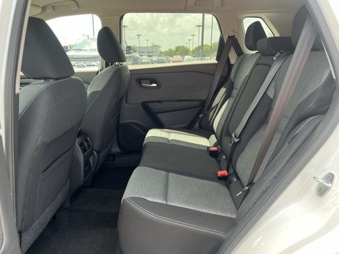 Used 2022 Nissan Rogue SV FWD image 32