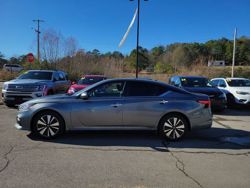 Used 2021 Nissan Altima 2.5 SV w/ SV Premium Package image 6