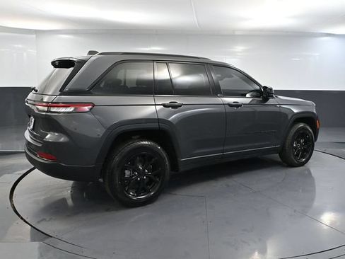 Used 2024 Jeep Grand Cherokee Altitude AWD/4WD image 6