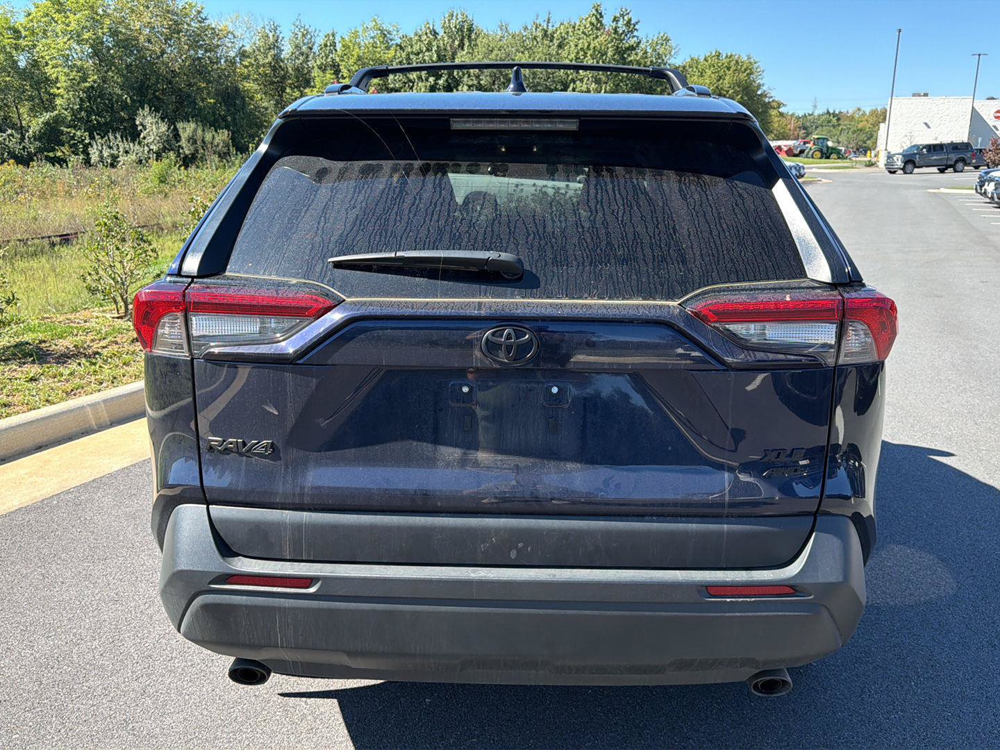 Used 2025 Toyota RAV4 XLE AWD/4WD image 2