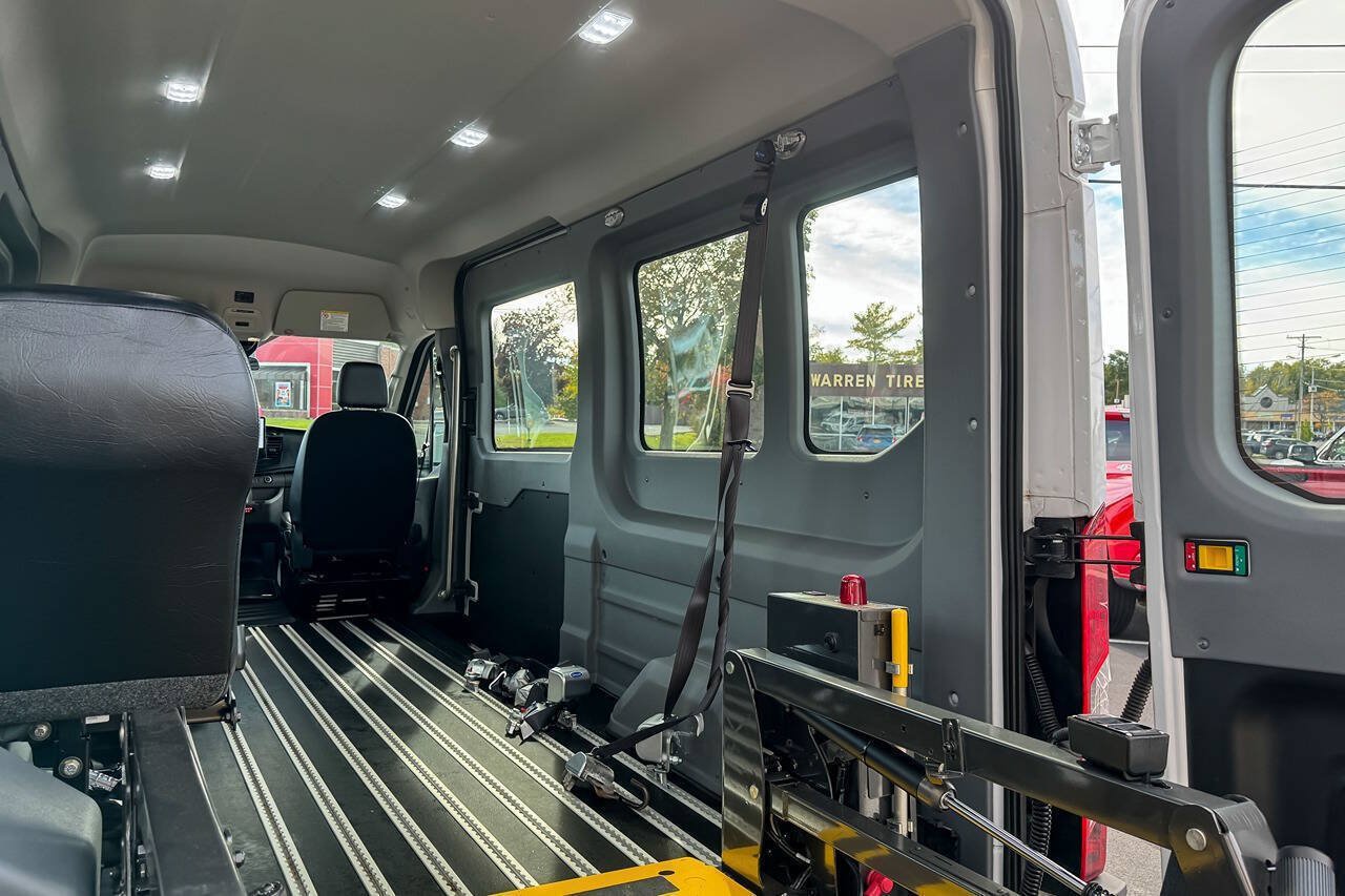 Used 2023 Ford E-Transit Medium Roof RWD image 12