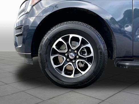 Used 2024 Ford Expedition XLT AWD/4WD image 11