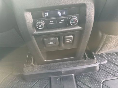 Used 2022 Chevrolet Traverse RS image 24