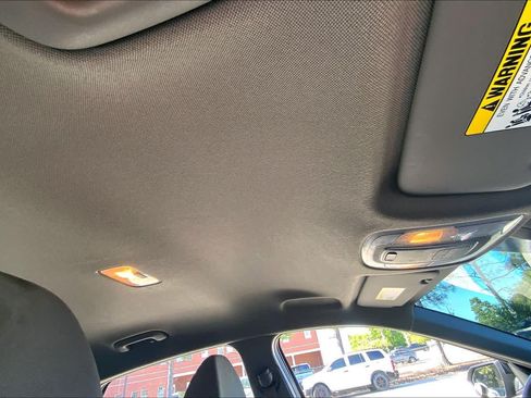 Used 2024 Hyundai Elantra SE FWD image 12