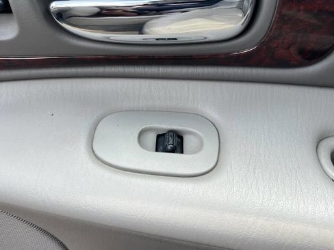 Used 2004 Chrysler Concorde LXi image 19