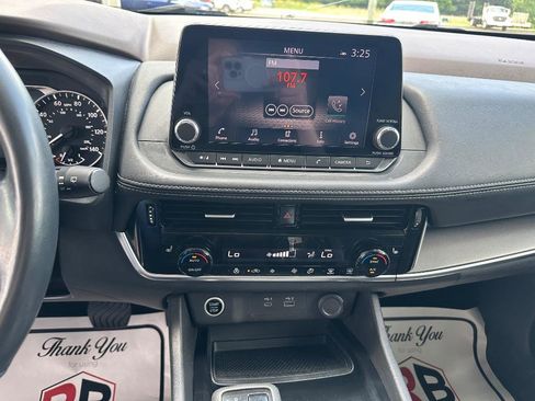 Used 2022 Nissan Rogue SV w/ SV Premium Package image 15