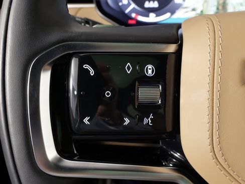 Used 2025 Land Rover Range Rover Sport SE image 38