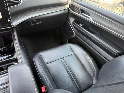 Used 2024 Jeep Wagoneer Series II w/ Flexible Seating Group AWD/4WD image 29