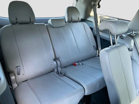 Used 2015 Toyota Sienna XLE w/ XLE Navigation Package FWD image 28