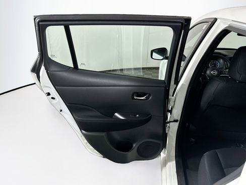 Used 2025 Nissan Leaf S FWD image 25