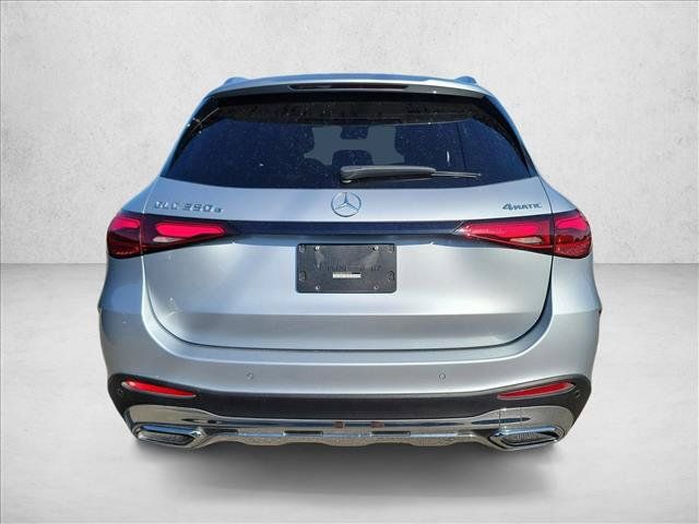 Used 2025 Mercedes-Benz GLC 350e 4MATIC image 6