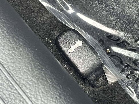 Used 2025 Nissan Versa S FWD image 18