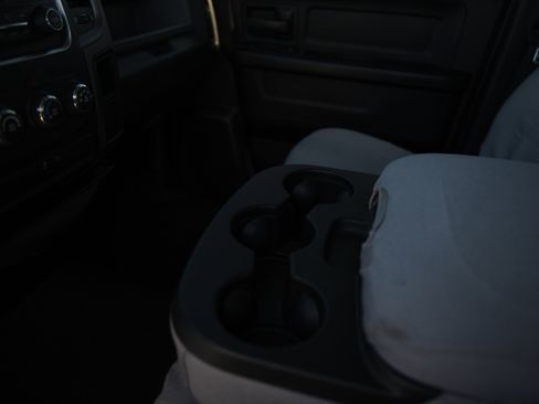 Used 2018 RAM 1500 Express image 18