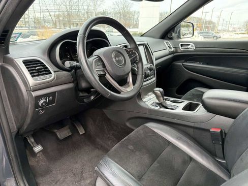 Used 2017 Jeep Grand Cherokee Altitude image 10