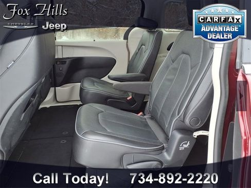 Used 2020 Chrysler Pacifica Limited image 12