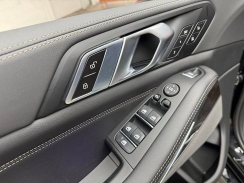 Used 2026 BMW X5 xDrive40i w/ M Sport Package AWD/4WD image 11