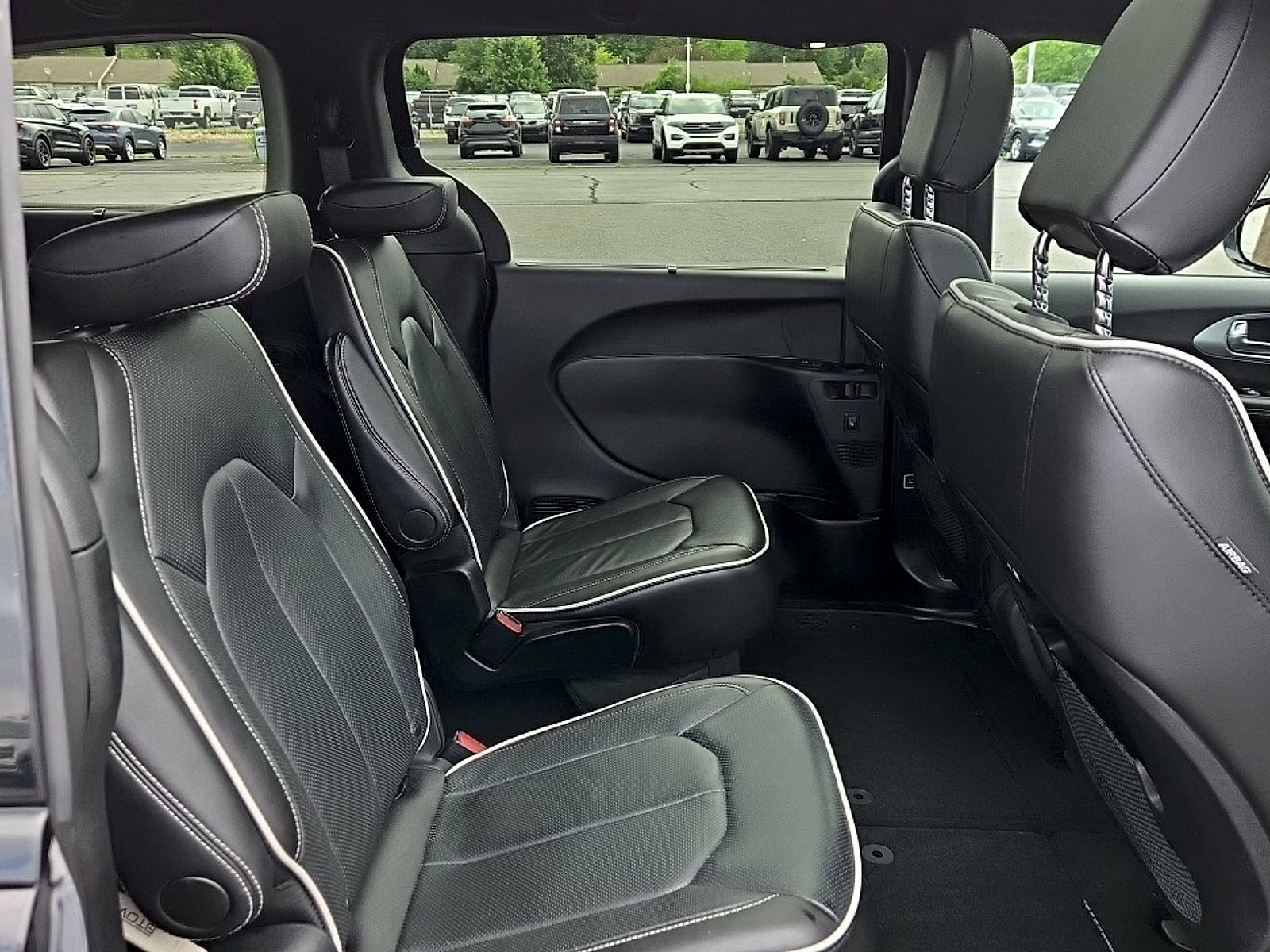 Used 2025 Chrysler Pacifica Limited FWD image 22