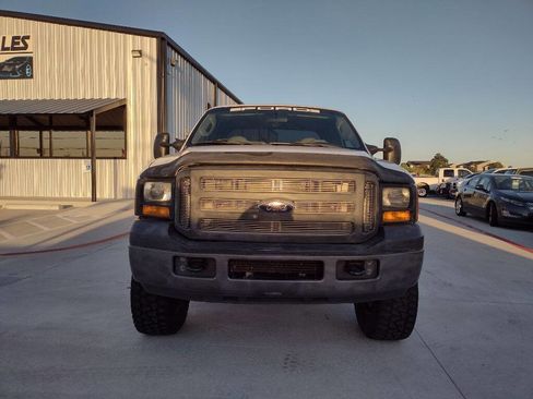 Used 2006 Ford F250 2WD Crew Cab Super Duty image 2