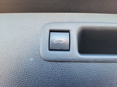 Used 2022 Toyota Highlander XLE image 9