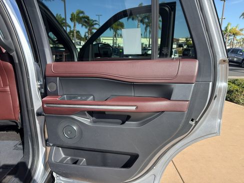 Used 2023 Ford Expedition Limited image 15