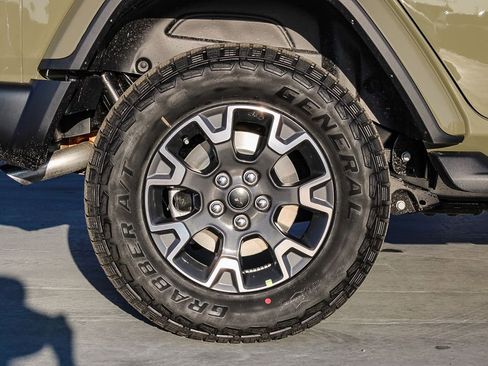 New 2026 Jeep Wrangler Unlimited Sahara AWD/4WD image 10