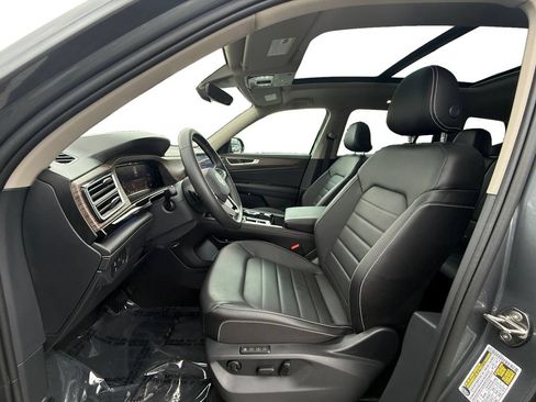 Used 2025 Volkswagen Atlas SEL AWD/4WD image 9