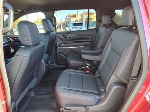 New 2026 Chevrolet Traverse Z71 w/ LPO, Floor Liner Package image 7