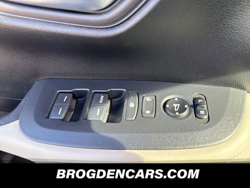 Used 2023 Honda HR-V LX image 8