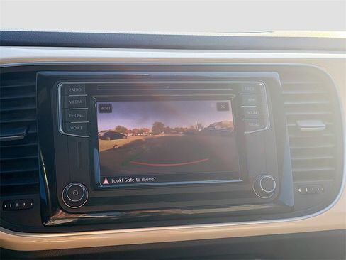 Used 2019 Volkswagen Beetle 2.0T SE image 13