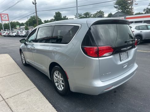 Used 2024 Chrysler Voyager LX FWD image 5