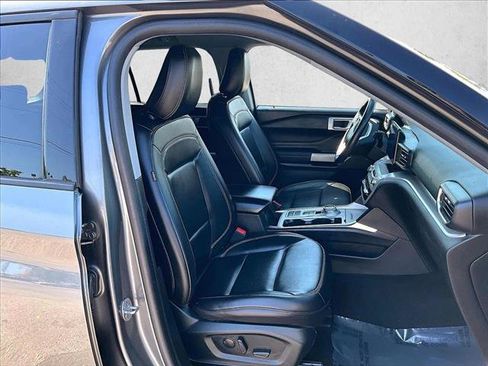 Used 2023 Ford Explorer XLT w/ Equipment Group 202A image 9