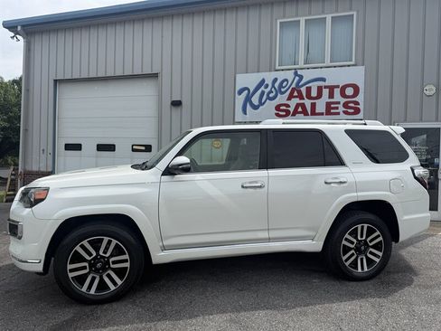 Used 2018 Toyota 4Runner Limited AWD/4WD image 12