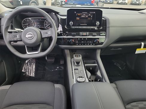 New 2025 Nissan Pathfinder SV w/ SV Premium Package image 4